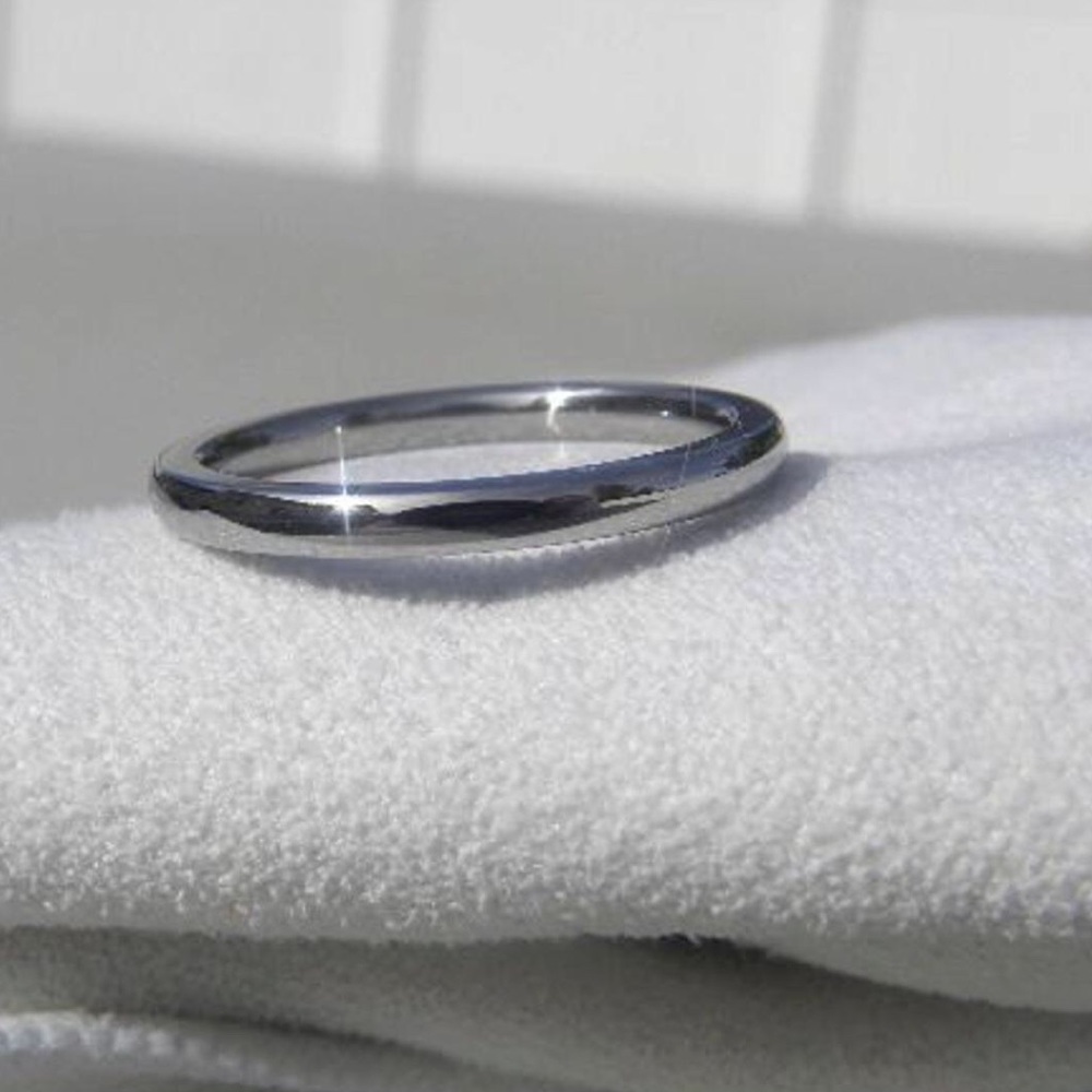 Simple titanium band